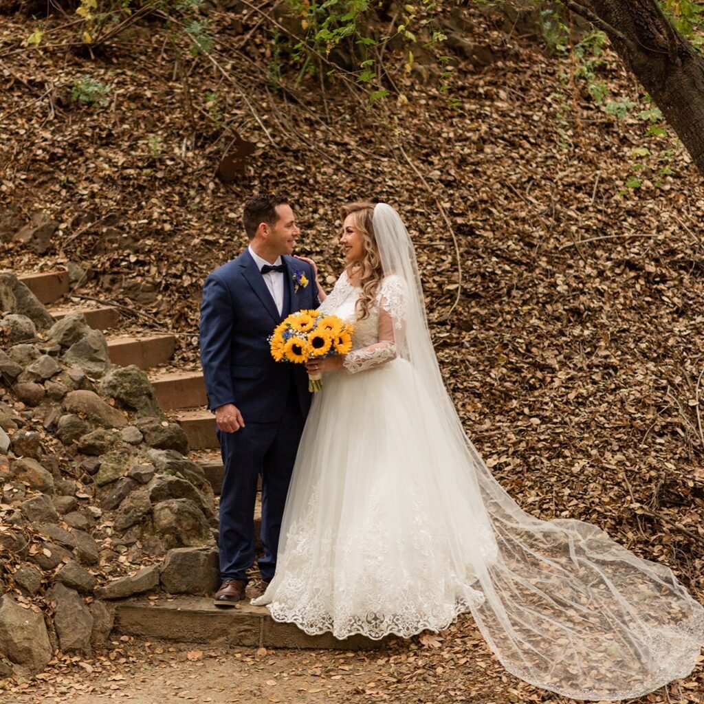 The sunflowers 🌻 added such a beautiful pop of color at this wedding. What colors would you like…