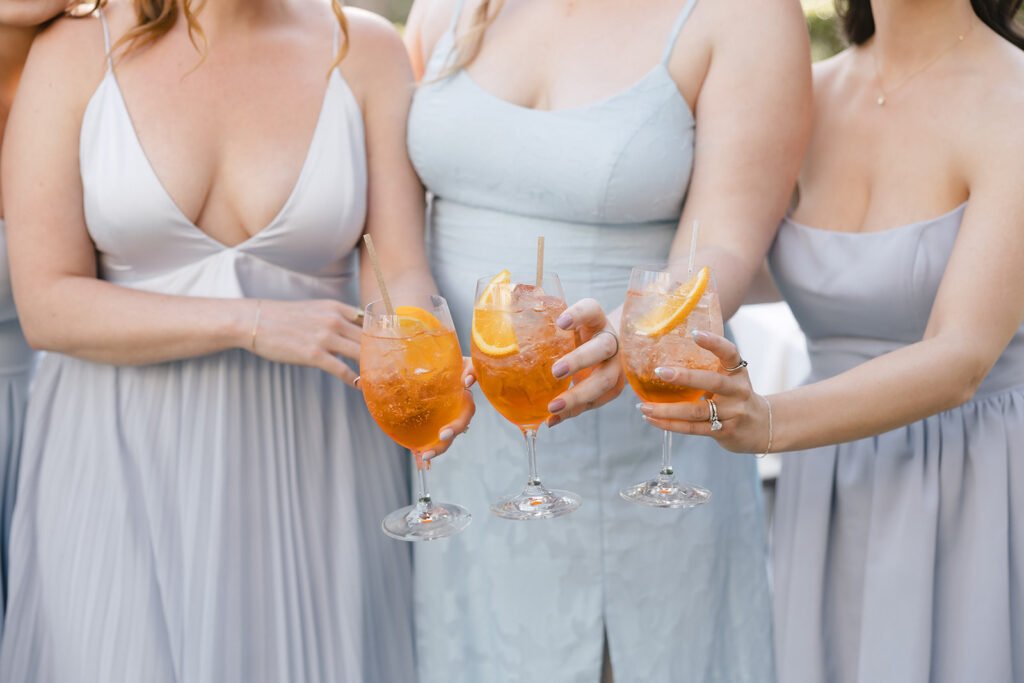 If you had a drink in hand, what would it be? 🍹 . . Coordinator: @kristinaooevents Photographer: @michellesobelphoto…